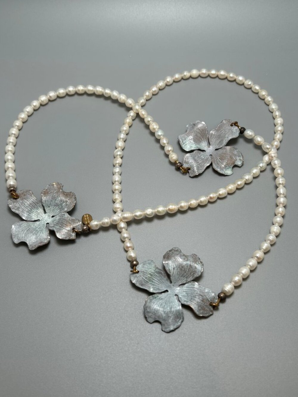 VINTAGE We Dream in Colour Grand Dogwood necklace